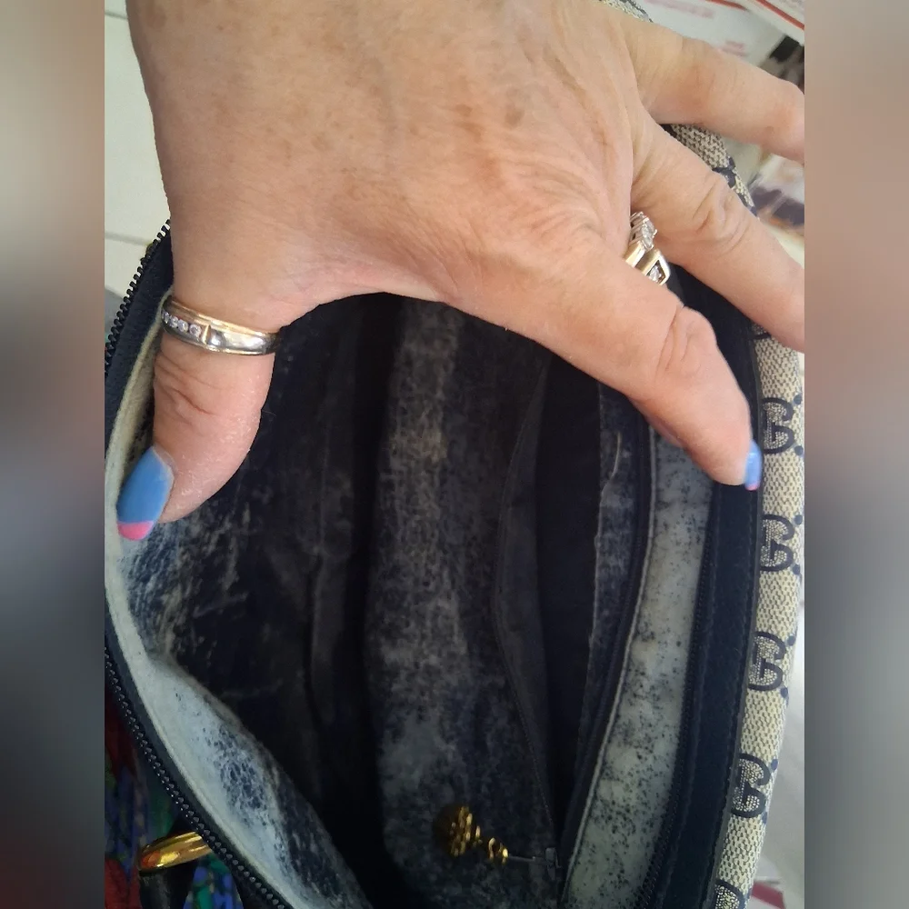 Gucci Beige and Navy, Authentic  Bag - Picture 9 of 16